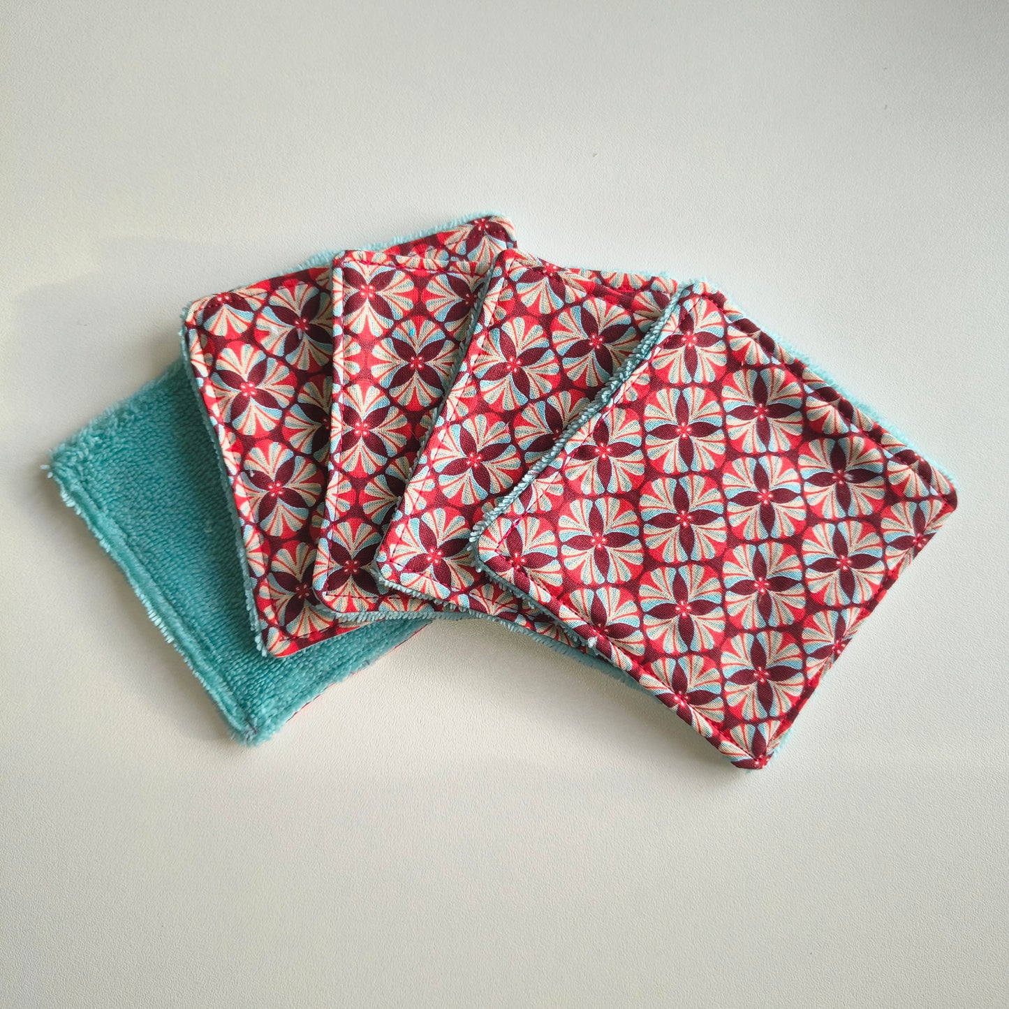 Lingettes démaquillantes x5 - graphique rouge
