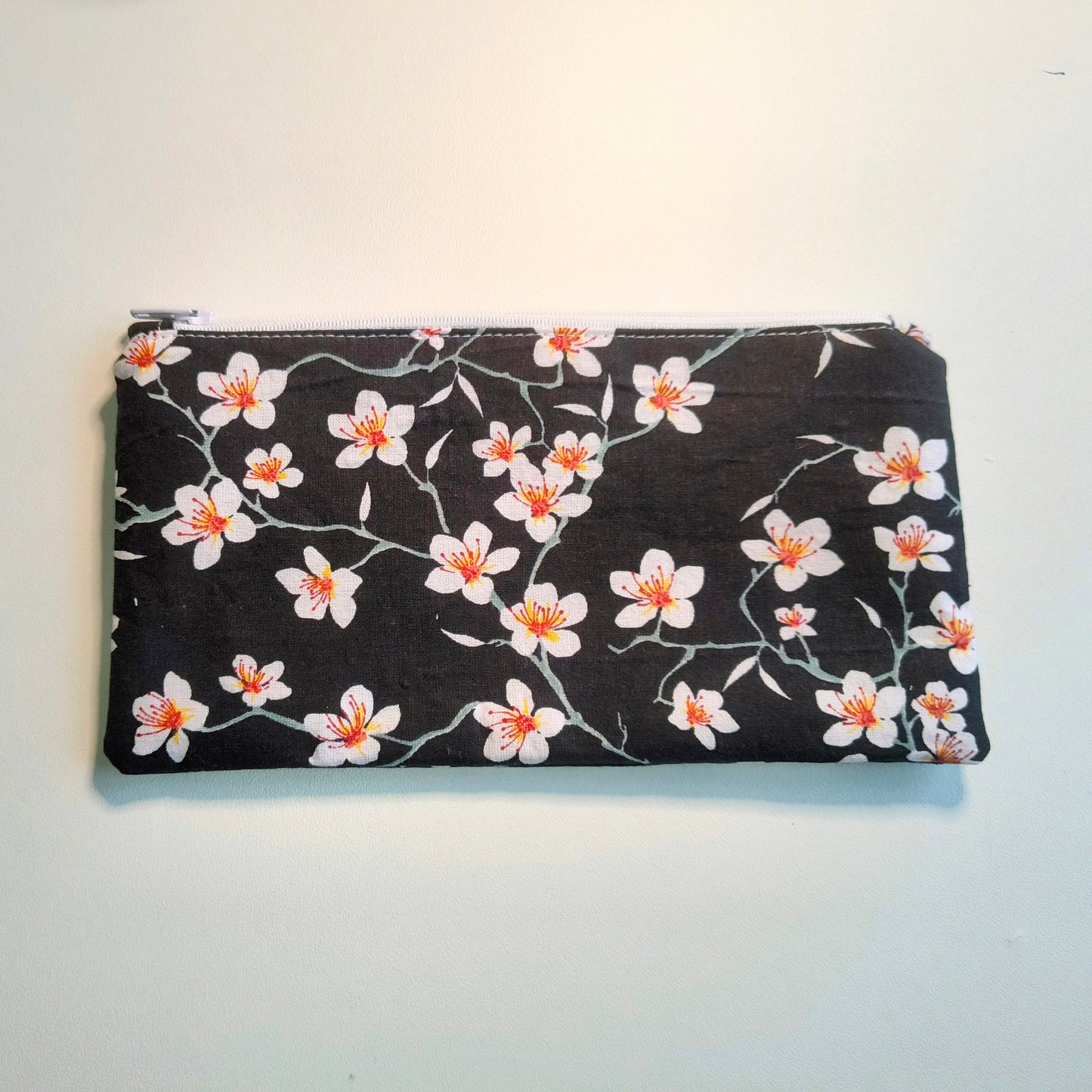 Trousse fleurie noire