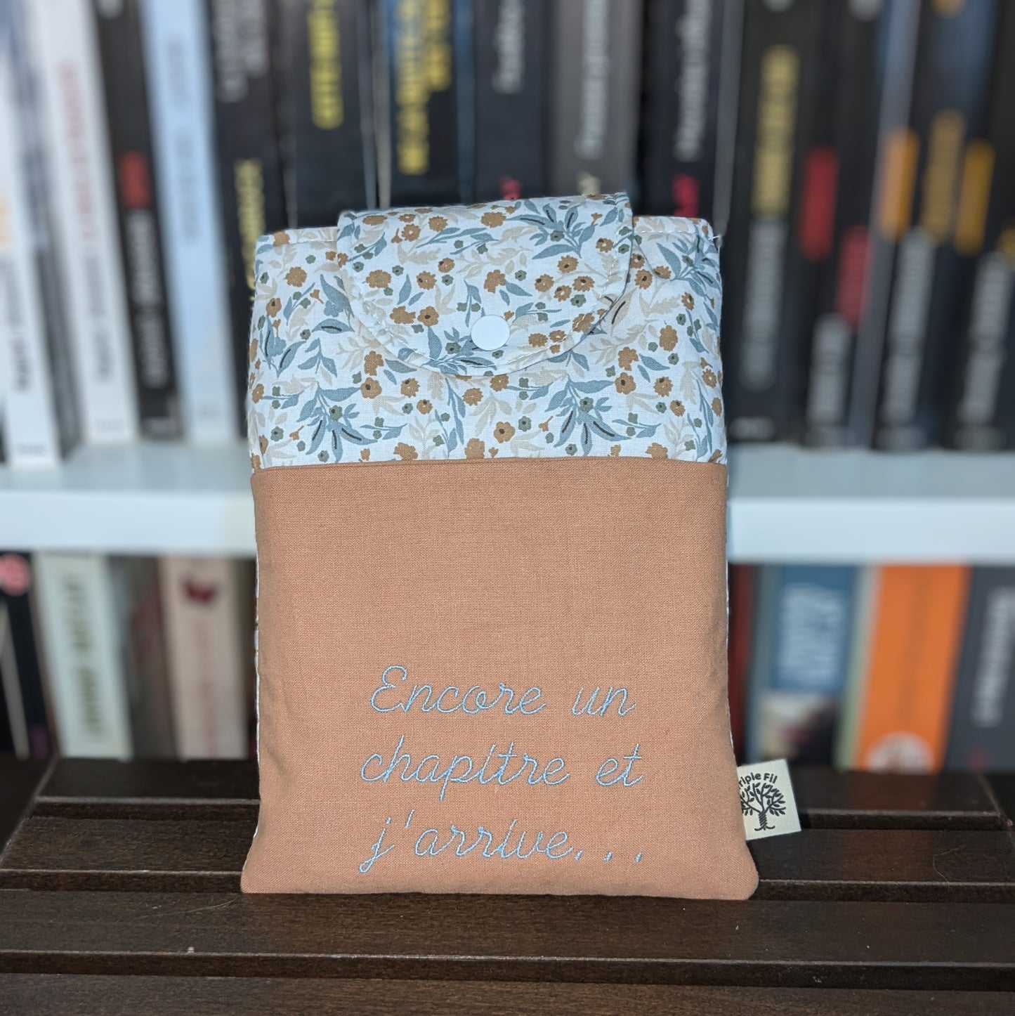 Pochette à livre format poche - fleurie camel