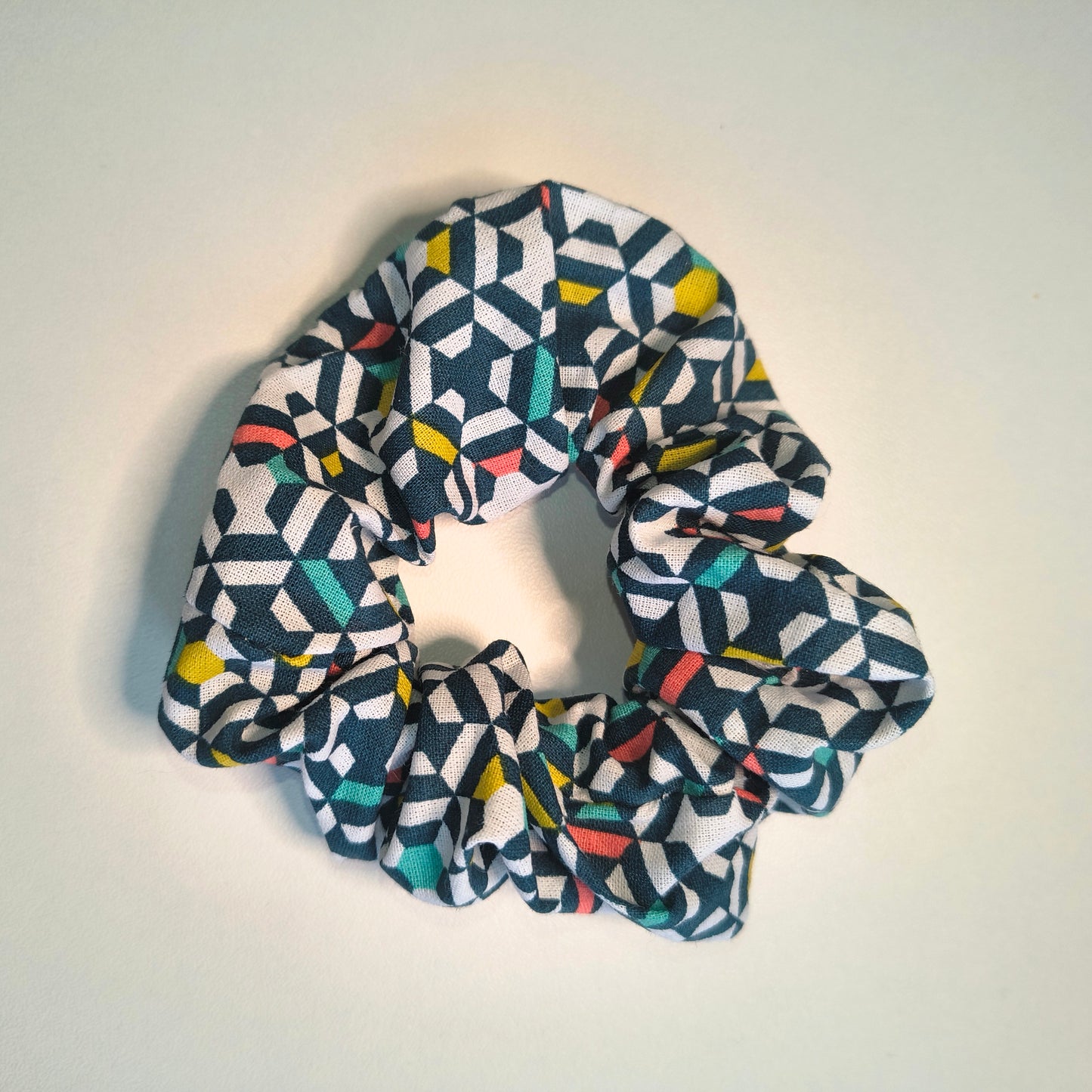 Chouchou graphique bleu