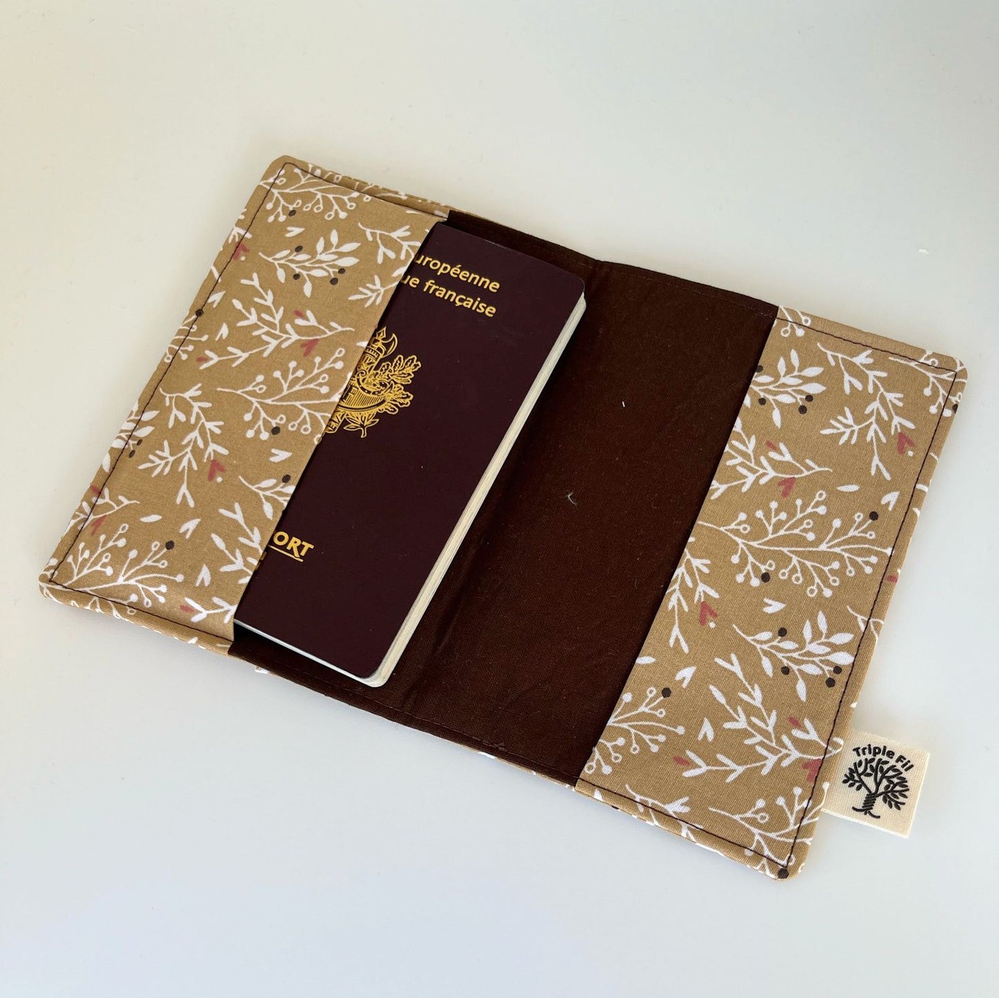 Pochette passeport fleurie marron