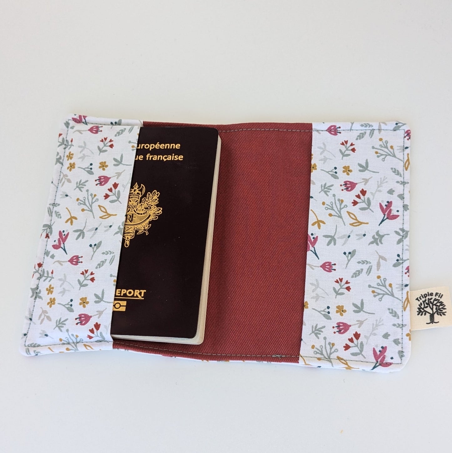 Pochette passeport fleurie rouge