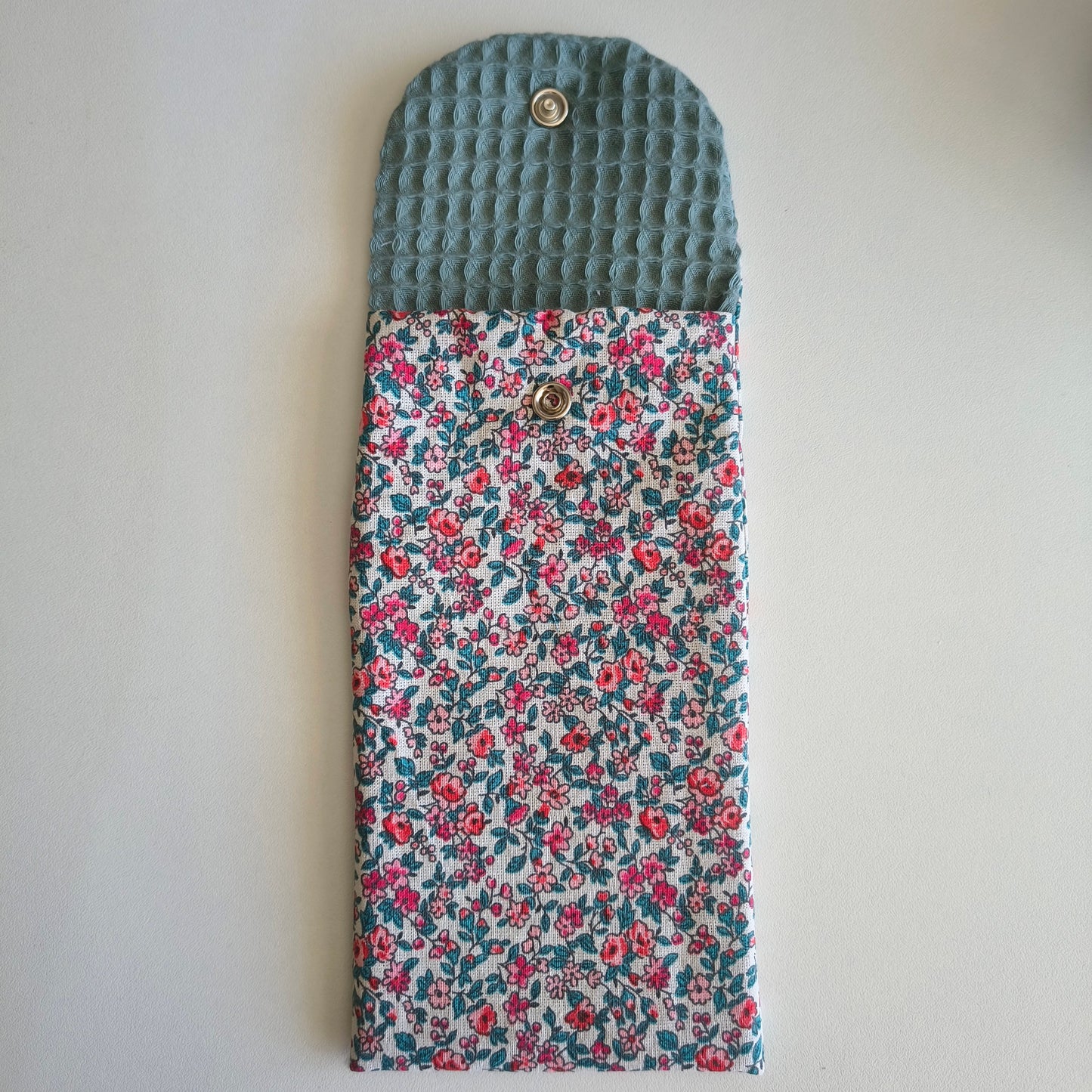 Protège brosse à dent fleuri et nid d'abeille
