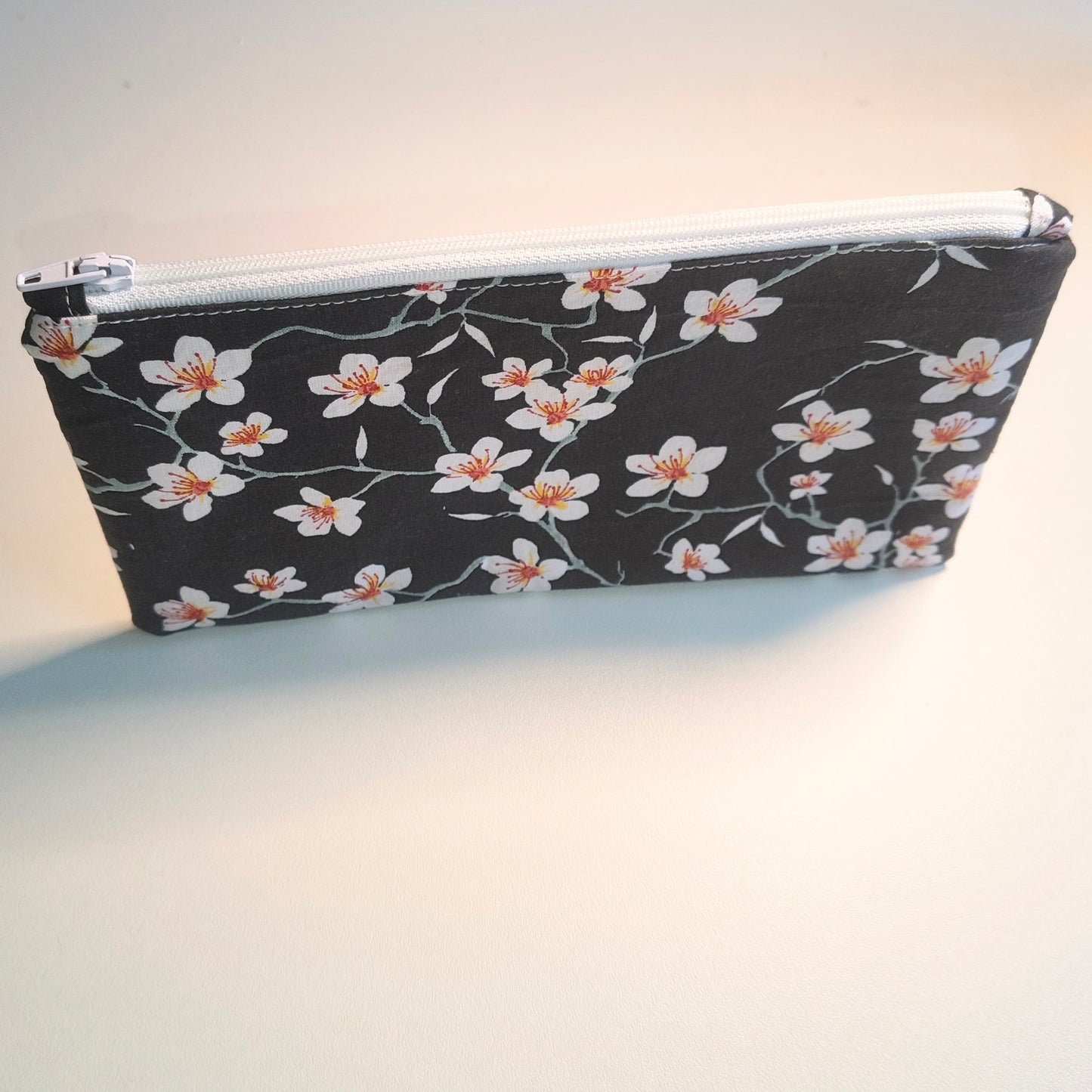 Trousse fleurie noire