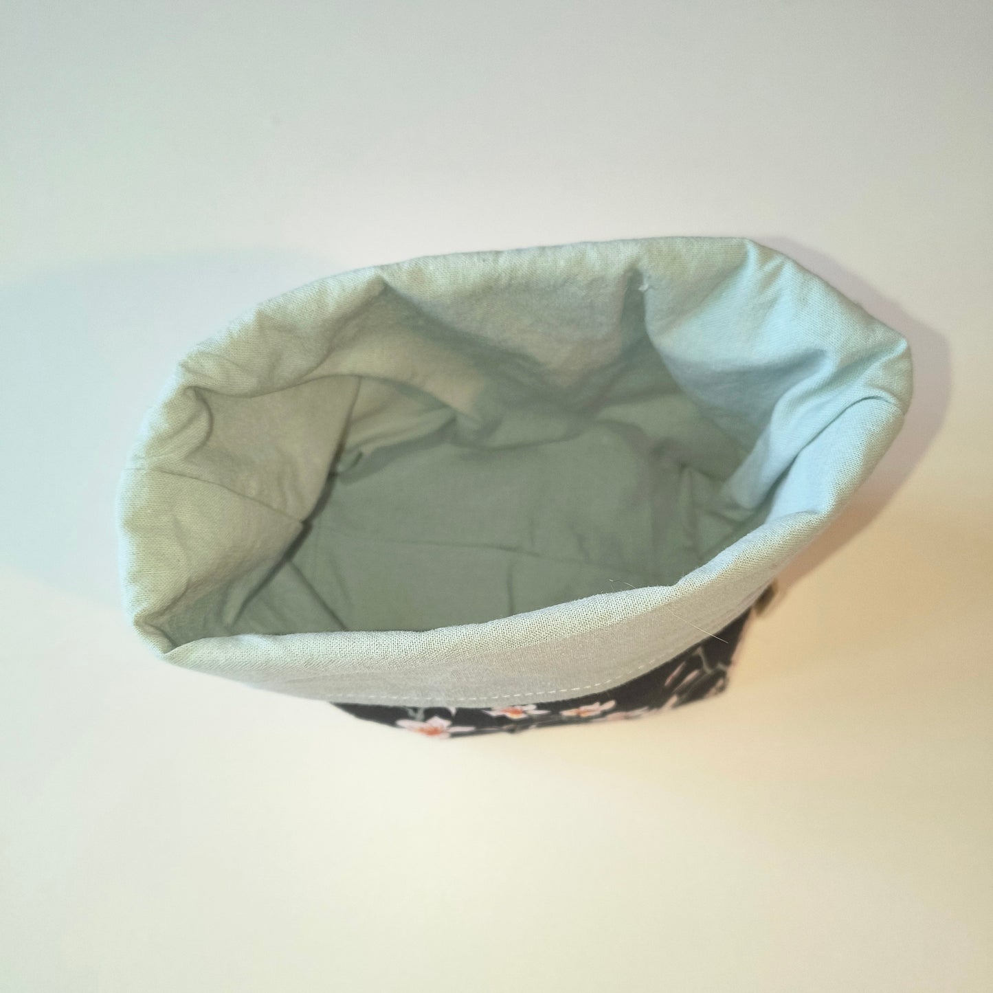 Panière à lingettes - fleurie noire