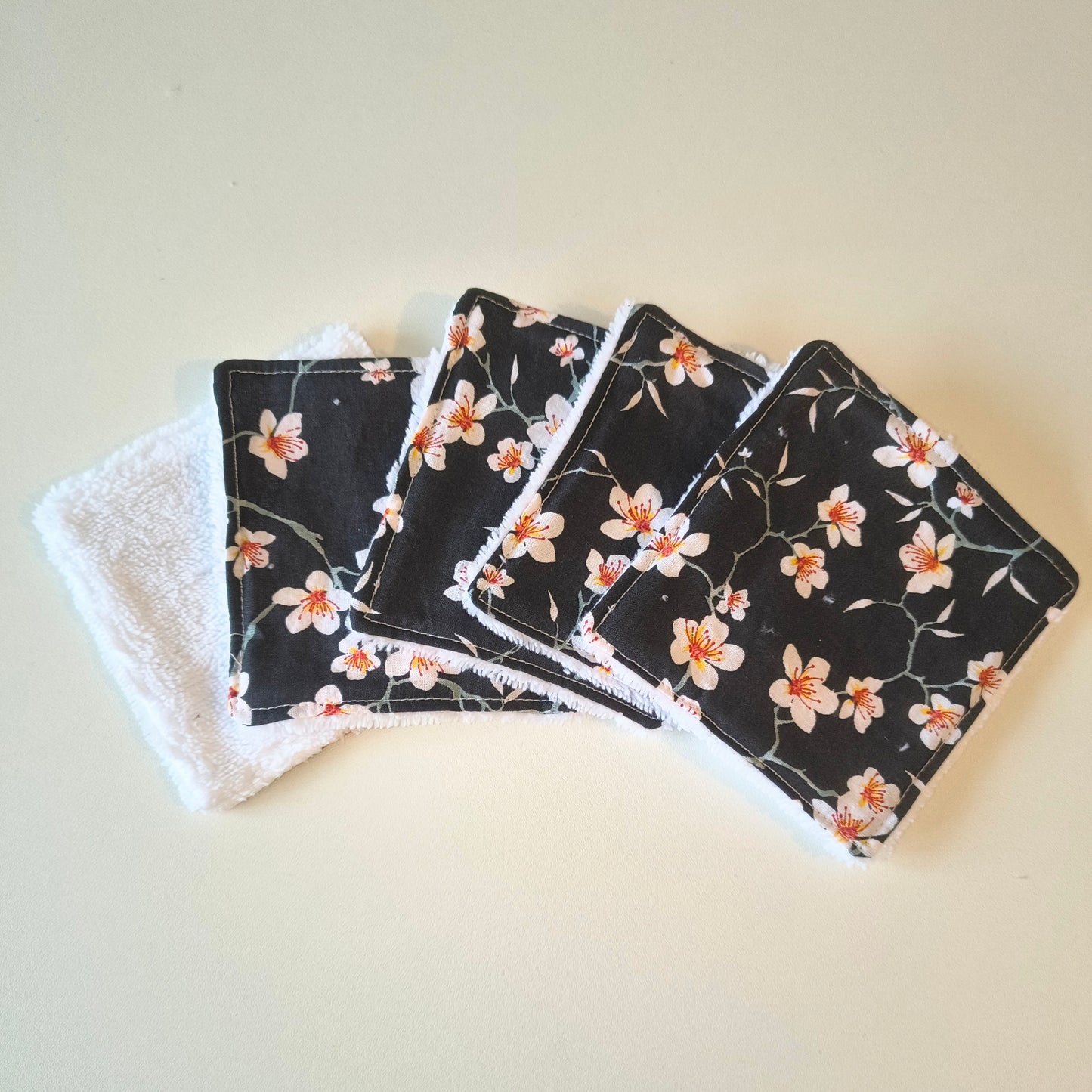 Lingettes démaquillantes x5 - fleuries noires